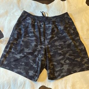 Lululemon Pace Breaker 9” shorts camo no liner
